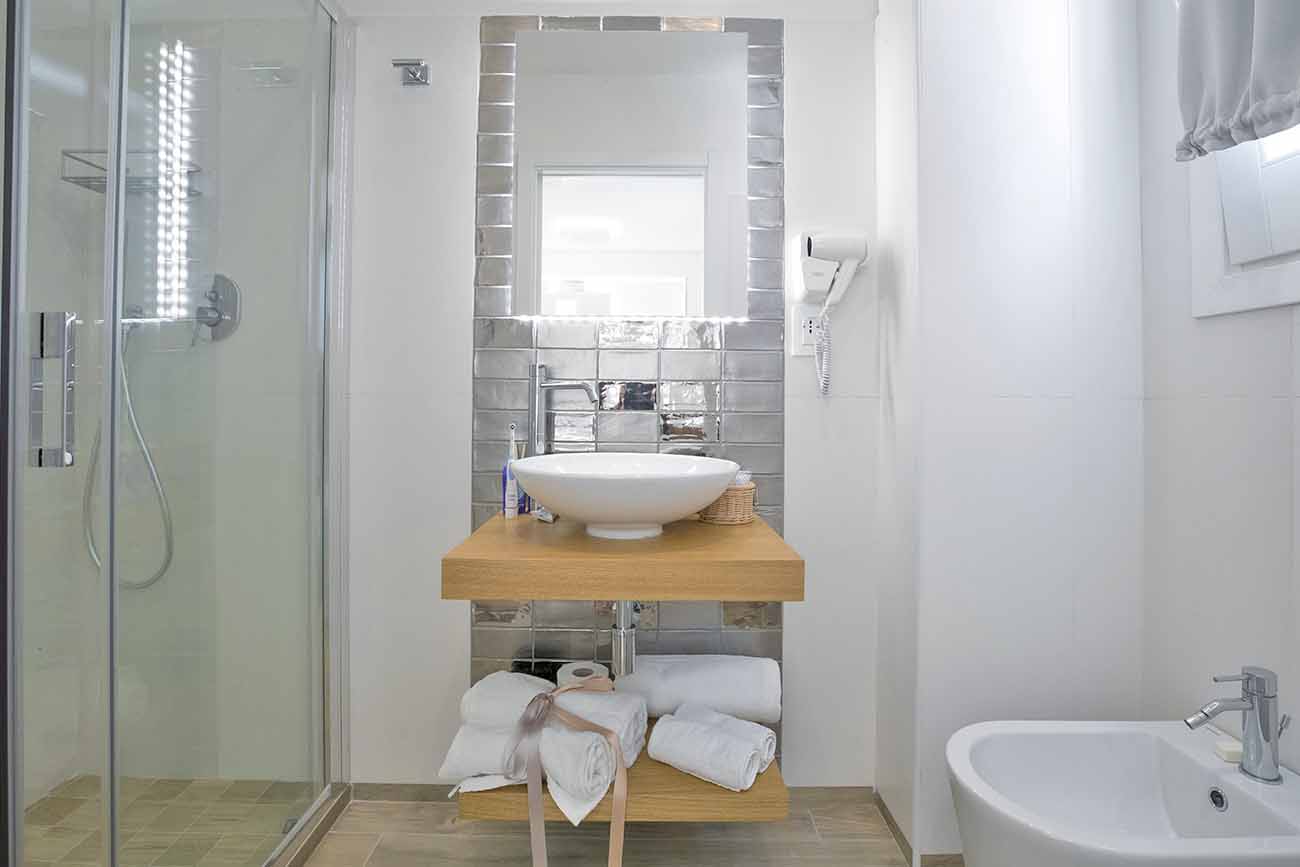 Le Matrimoniali Large: l’eleganza disegna lo spazio. - Il Mare Dentro Rooms - San Vito Lo Capo